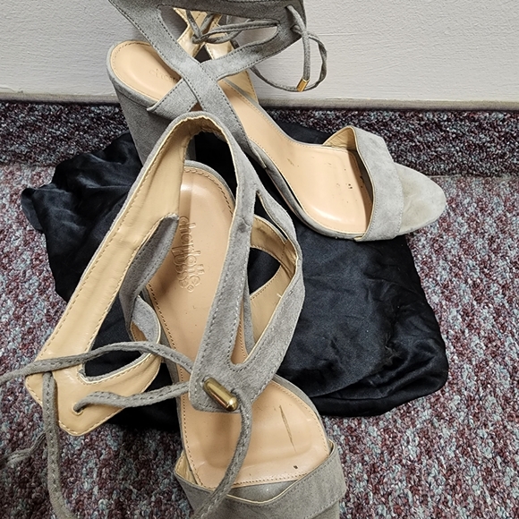 Grey strappy chunky heel - Picture 2 of 6